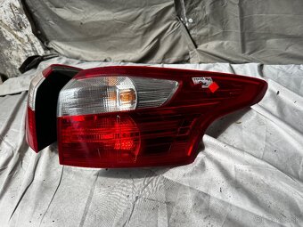 Ford Focus mk3 kombi svetla - 2