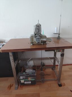 Gombíkováčka juki 372 - 2