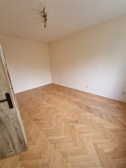 Dám do prenájmu -2 izbový byt v centre Fiľakova - 2