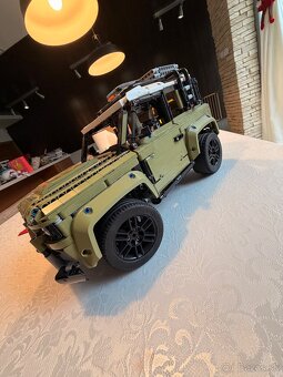 LEGO Technik 42110 Land Rover - 2