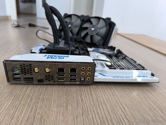 Doska, procesor, vodné chladenie - 2