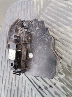 Pravý zadný zámok e60 - 2