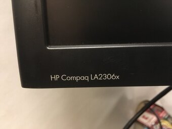 HP Compaq  LA2306x - 2