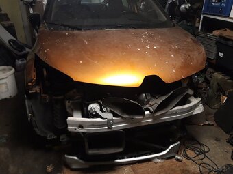 Renault Captur 1.2tce r.v.2017,rozpredam - 2