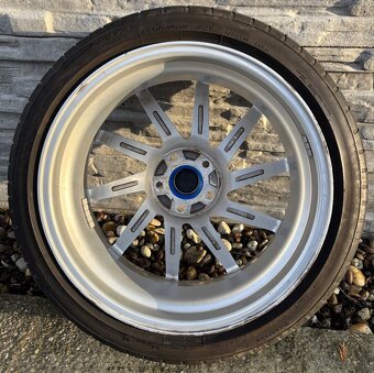 Predám 4 ks diskov + pneu a šróby - 2