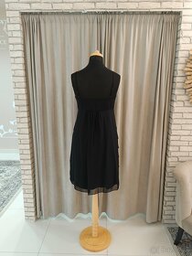 Jednoduché krátke spoločenské šaty čierne - 2