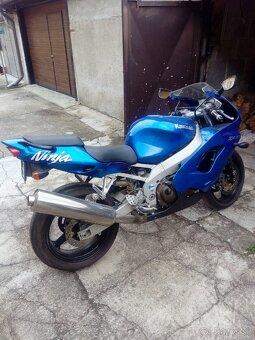 Predám moto Kawasaki zx9r - 2