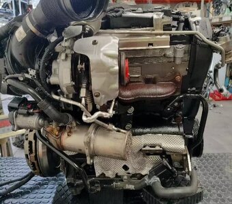 MOTOR DEU 2,0 TDI AUDI A4 8W0 - 2