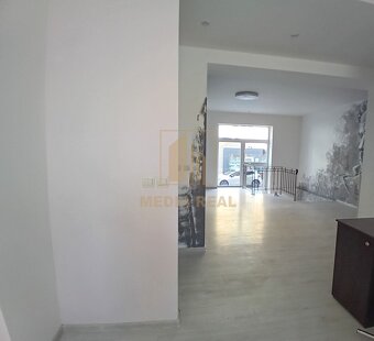 Prenájom šikovný obchodný priestor, 50m2, kúsok od centra Pi - 2