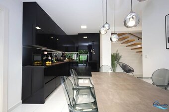 Vodice, Srima – dom s bazénom a strešnou terasou - 2