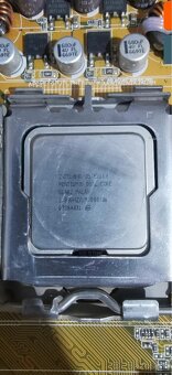 Základová doska s procesorom a chladičom - 2