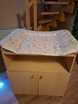 Prebaľovaci pult - 2