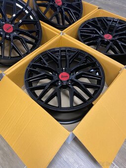 5x112 R18 RS4 Black - 2