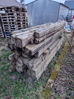 Drevo _ trámy a odrezky - 2