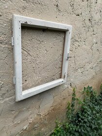 Starý drevený okenný rám - 2