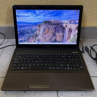 Asus K52F / Intel i3-M350 / 4GB RAM / 500GB HDD / 15.6" - 2