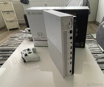 Predám Xbox One S (1TB) - 2