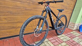 Carbonovy horský bicykel značky CUBE - 2