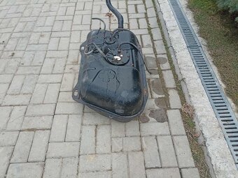 nádrž na grand vitara Benzín ... - 2