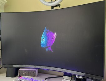 32" Samsung Odyssey G8 Neo - 2