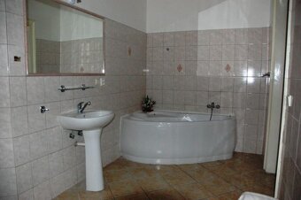 28 m2 až 168 m2 - Obchodné priestory, Trenčín-centrum - 2