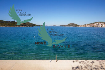 Exkluzívny dom v prvej rade s panoramatickým výhľadom na ost - 2