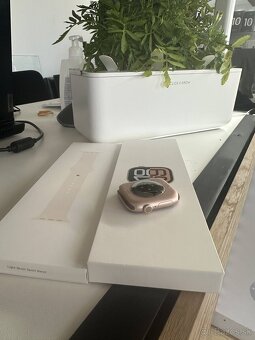 Apple Watch Series 10 – 46 mm – Gold – stav ako nový - 2