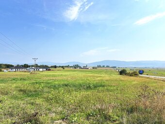 Investičný rovinatý pozemok v blízkosti VOLVA, Haniska - 2