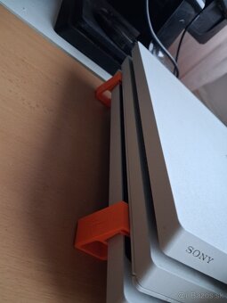 Predam ps4 pro+ ovladač - 2