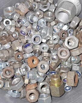 Rôzne spojovací materiál - 1€/kg - 2