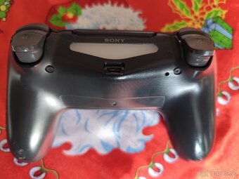 PS4 ovládač - 2