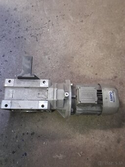 Elektromotor s prevodom 2 - 2