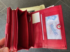 Dámska kožená peňaženka, červená šikovne spracovaná. - 2