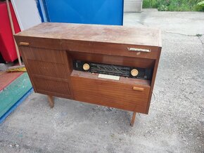 Staré rádio tesla - 2