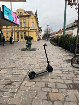 Xiaomi Electric Scooter 4 na detaily - 2