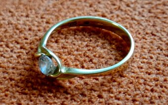 zlaty prsten 14k. 585/1000 Váha - 1.85gr - 2
