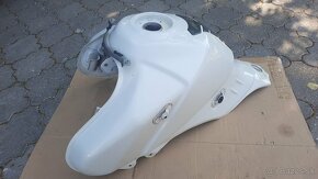 Nádrž Suzuki DL, Honda VFR - 2