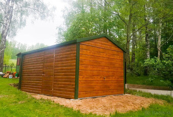 Plechová garáž 3×5, dvere, imitácia dreva, strecha dvojspád - 2