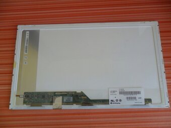 predám 15,6" Led displej pre notebooky Samsung , DELL ... - 2