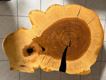 Predám epoxidový konferenčný stôl z dreva jaseň - 2