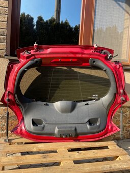 Piate dvere Peugeot 208. - 2