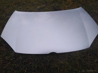 Volkswagen Jetta, Golf 5  predná kapota - 2