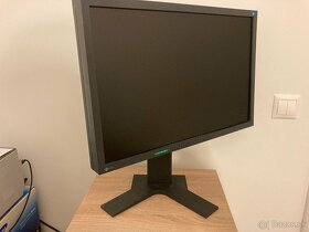 22 palcový monitor Eizo Flex Scan - 2