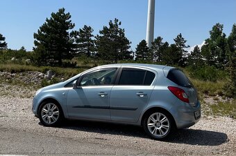 Opel Corsa 1.4 benzin s klimatizaciou - 2