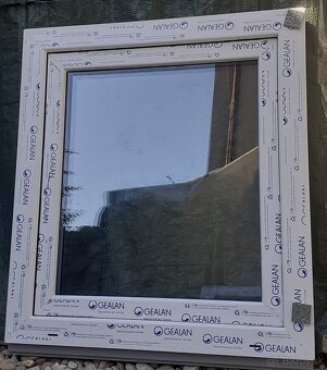 Predám plastove okno 60 x 60 trojsklo 40 mm Gealan - 2