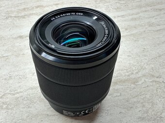 Sony 28-70mm f/3.5-5.6 OSS Sony E-mount - 2