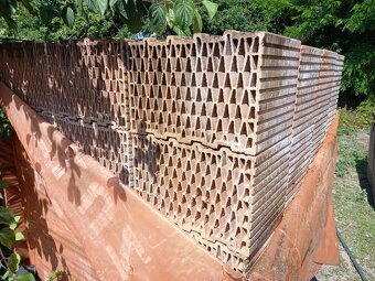 Stavebný materiál HELUZ - 2