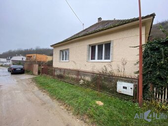 Rodinný dom v Ratnovciach na rekonštrukciu, 413 m² pozemok - 2