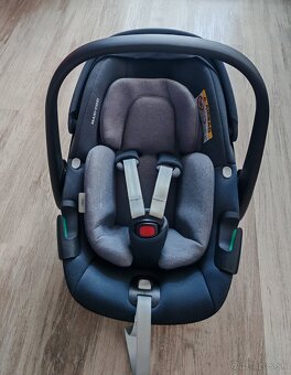 Autosedačka/vajíčko Maxi Cosi Pebble 360 aj so základňou - 2