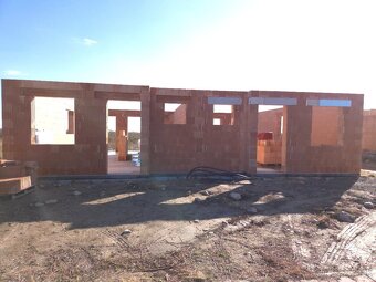 NA PREDAJ - 4 izbový rodinný dom Modra - 2